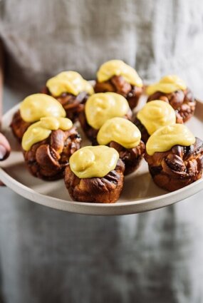 KANĒĻA KEKSIŅI AR ŽĀVĒTĀM APRIKOZĒM UN APELSĪNU KRĒMU