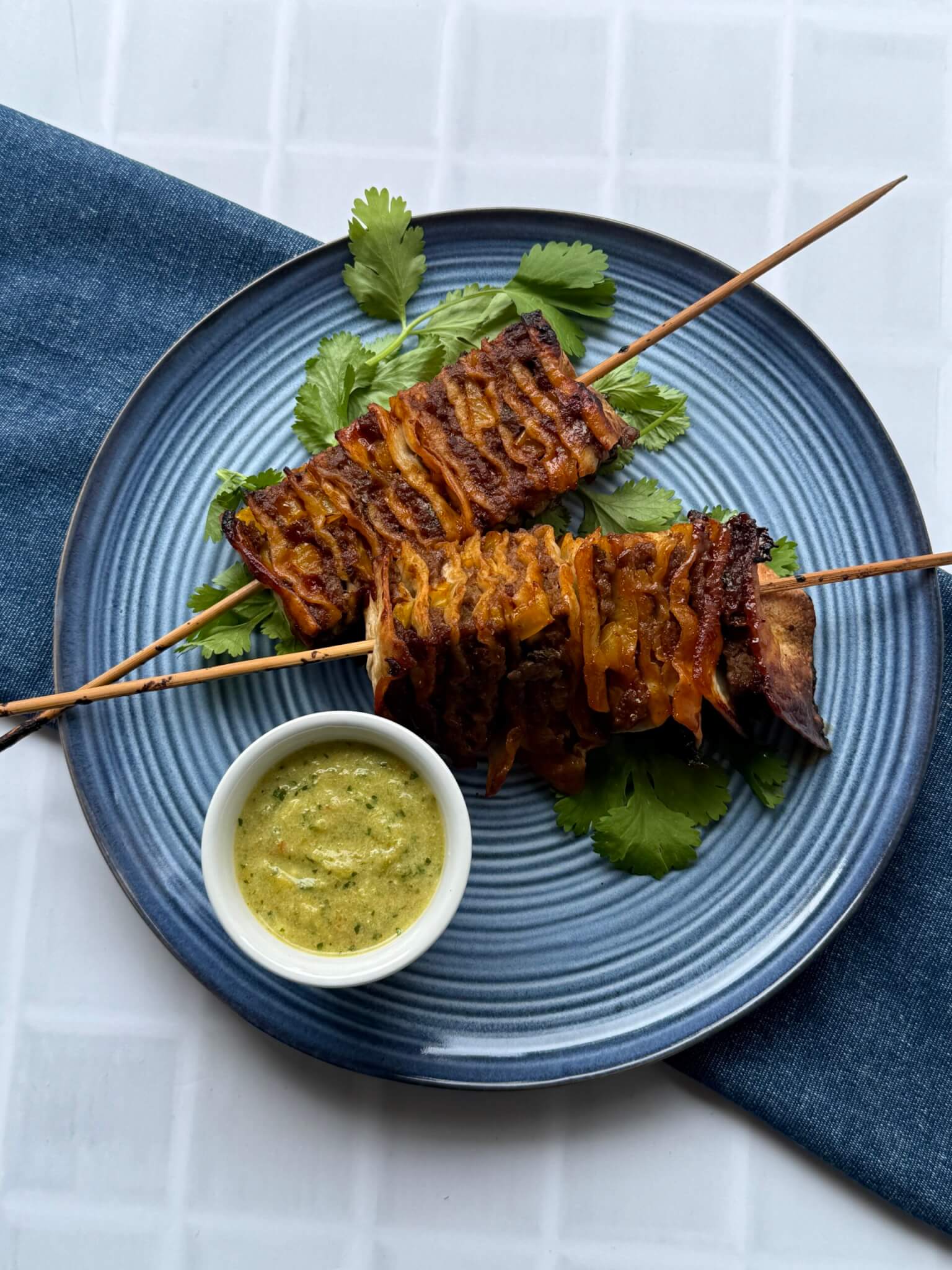 Tortiljas un liellopu kebabs
