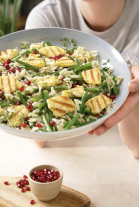 Orzo pastas salāti ar grilsieru