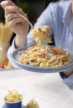 Pasta ar tunci un kaperiem